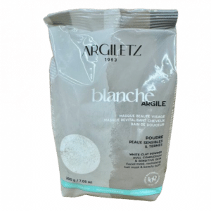 L’argile blanche kaolinite est ultra douce, d’un pH plus neutre, utilisée pour ses propriétés décongestionnantes .Recommandée pour les peaux ternes.